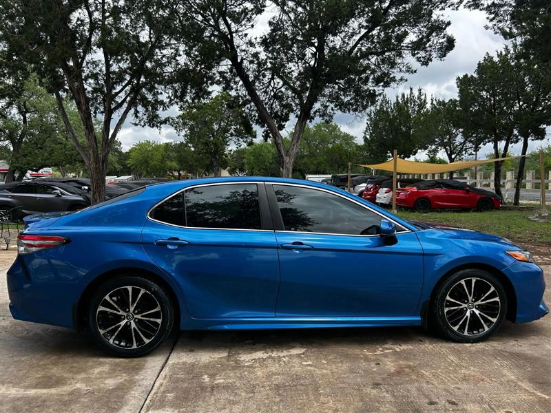 Toyota Camry SE 2018
