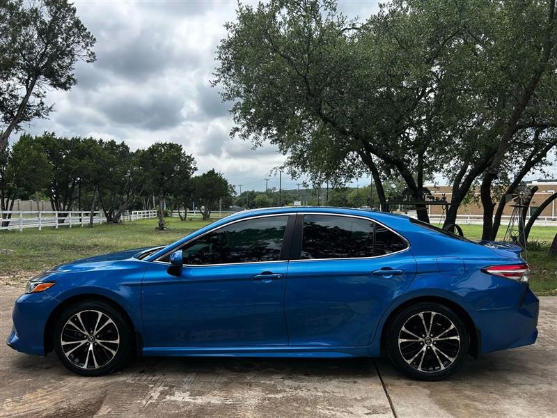 Toyota Camry SE 2018
