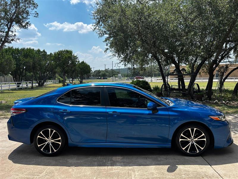 Toyota Camry SE 2019