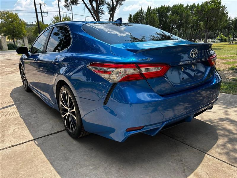 Toyota Camry SE 2019