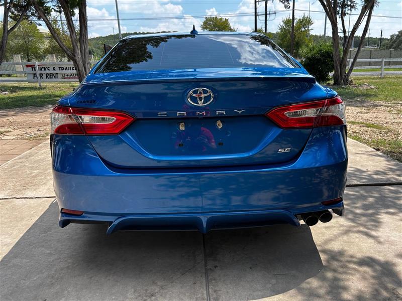 Toyota Camry SE 2019