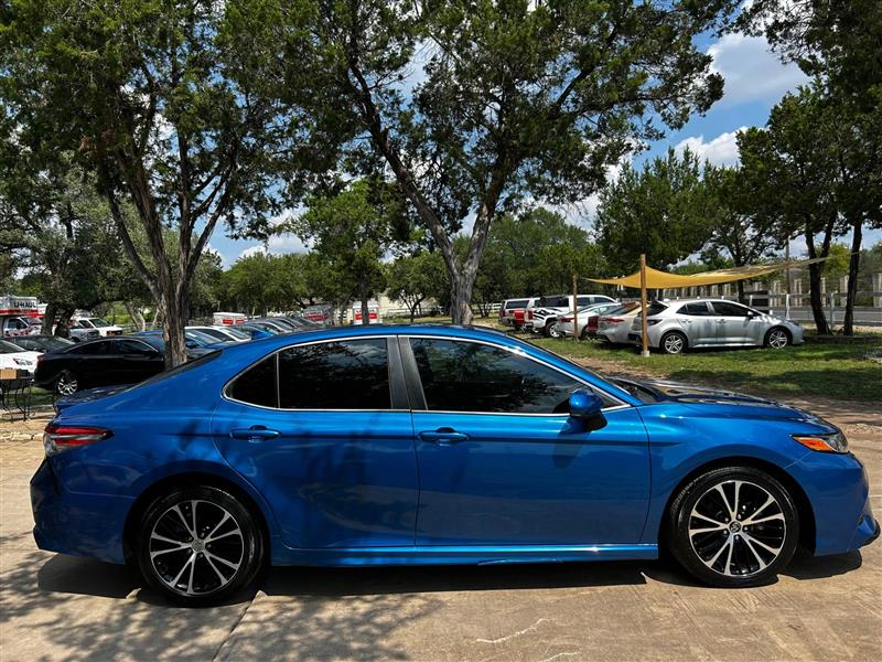 Toyota Camry SE 2019