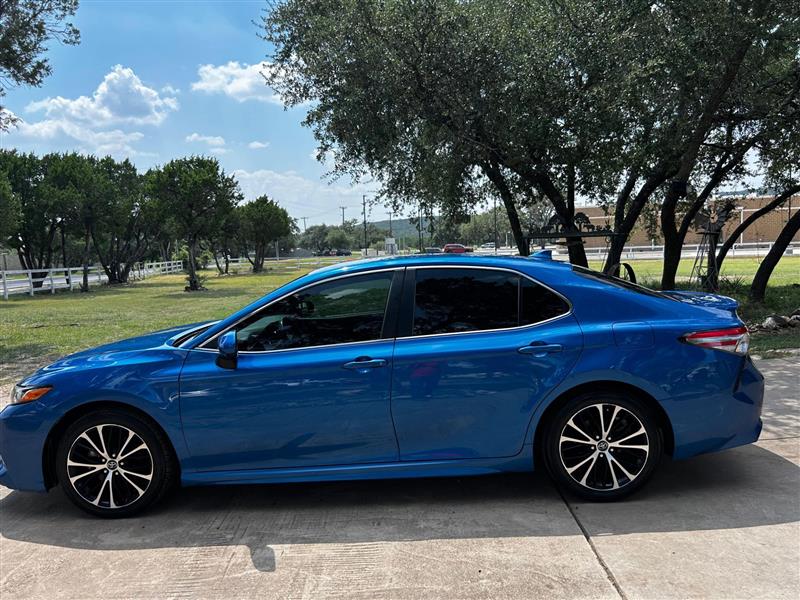 Toyota Camry SE 2019