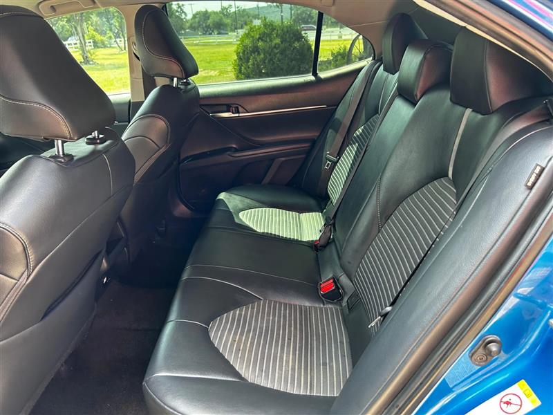 Toyota Camry SE 2019