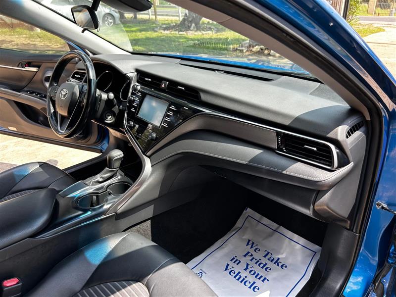 Toyota Camry SE 2019