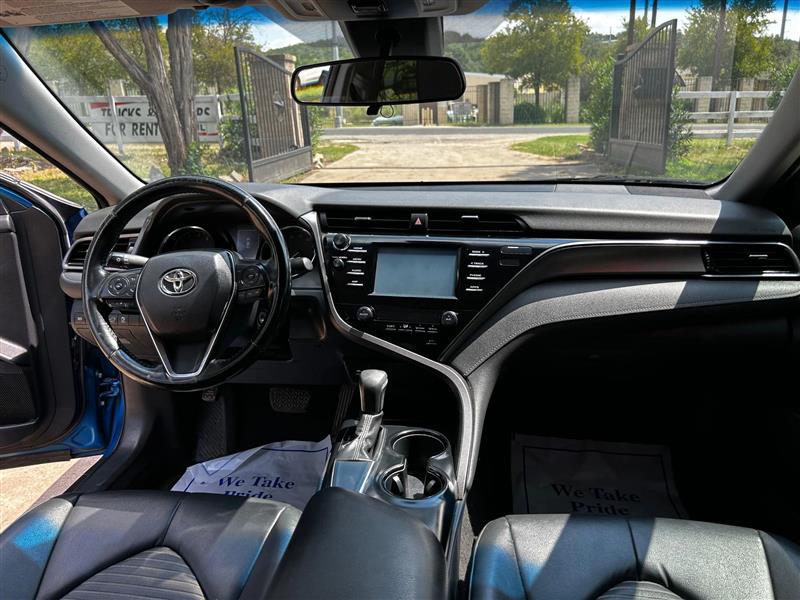 Toyota Camry SE 2019