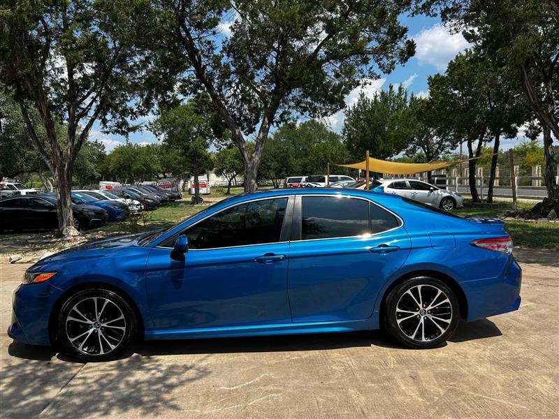 Toyota Camry SE 2019
