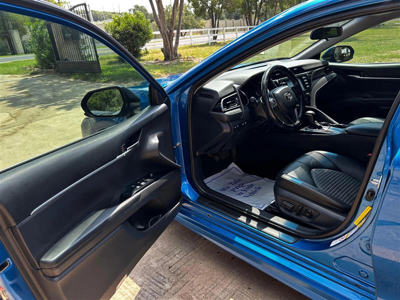Toyota Camry SE 2019