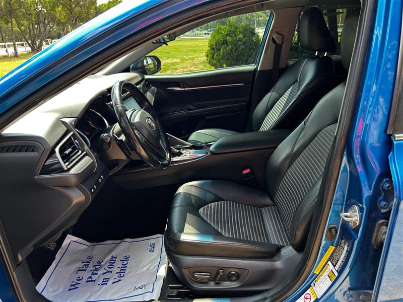 Toyota Camry SE 2019