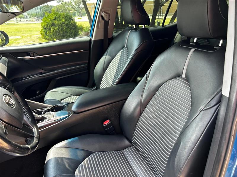 Toyota Camry SE 2019