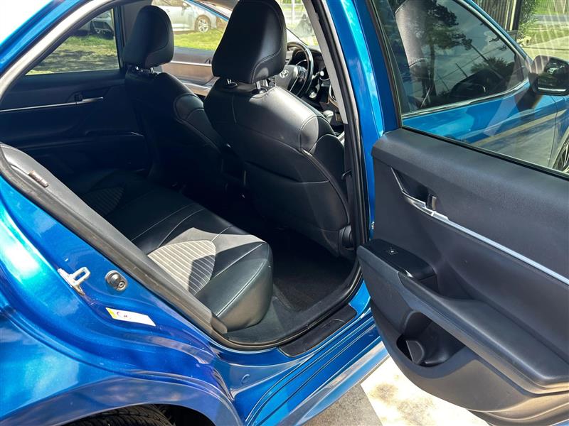 Toyota Camry SE 2019