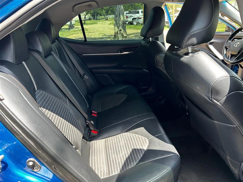 Toyota Camry SE 2019