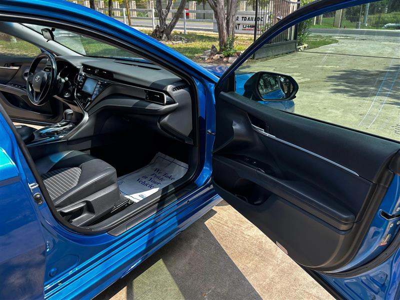 Toyota Camry SE 2019