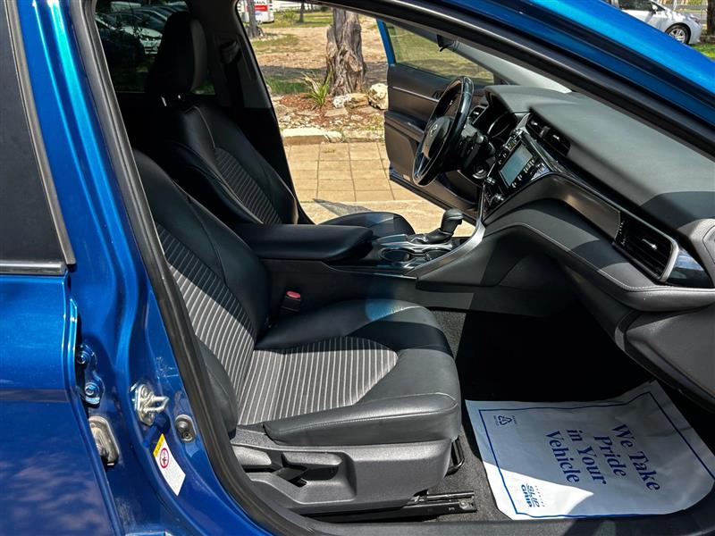 Toyota Camry SE 2019