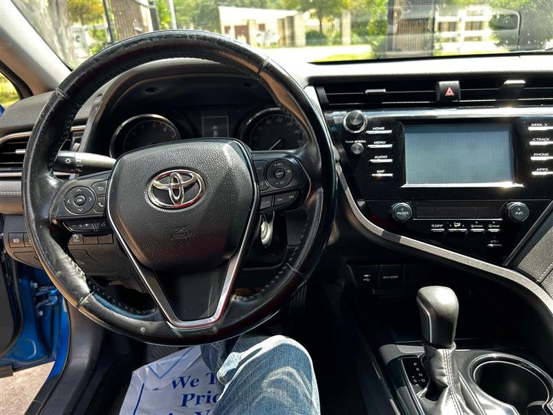 Toyota Camry SE 2019