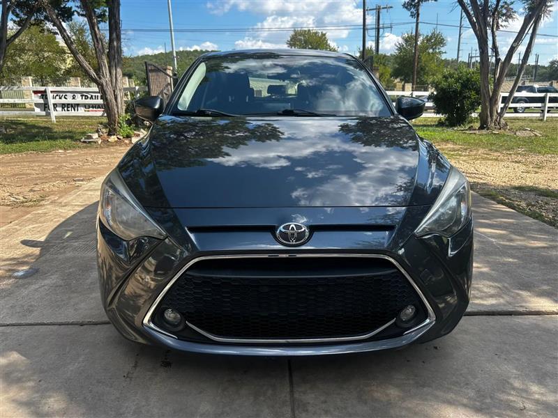 Toyota Yaris LE Hatchback 2020