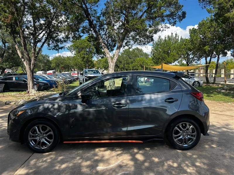 Toyota Yaris LE Hatchback 2020