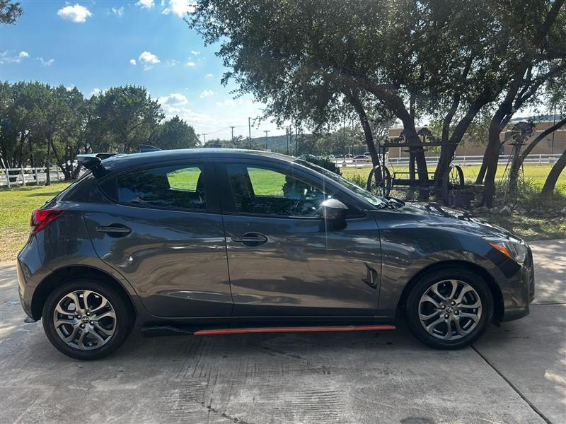 Toyota Yaris LE Hatchback 2020