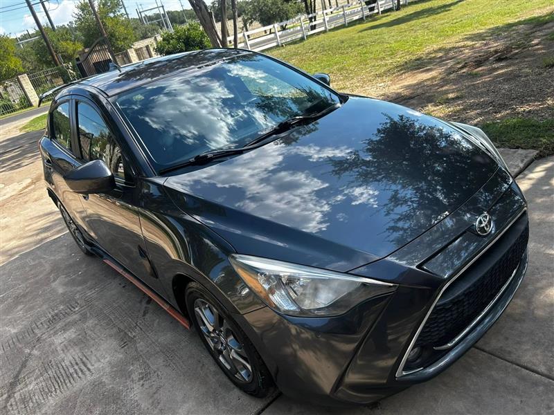 Toyota Yaris LE Hatchback 2020