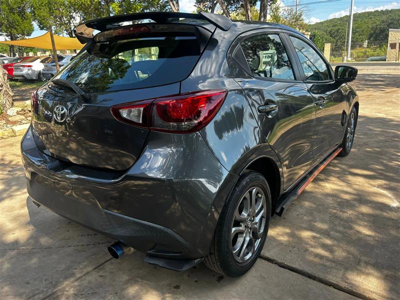 Toyota Yaris LE Hatchback 2020