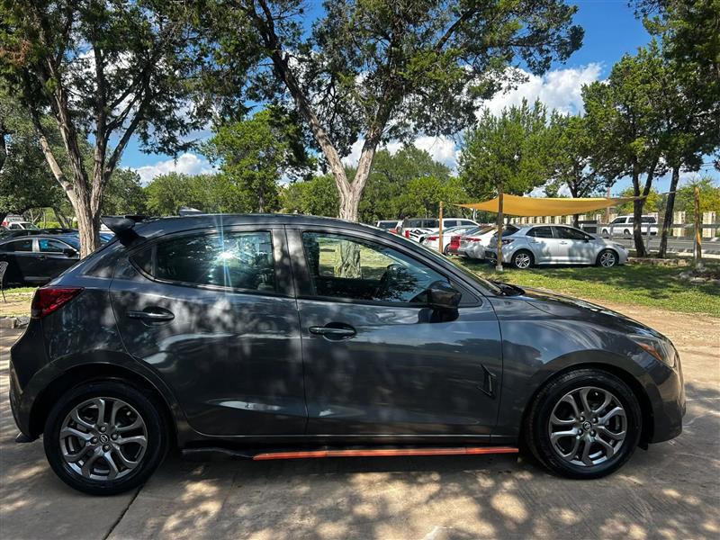 Toyota Yaris LE Hatchback 2020