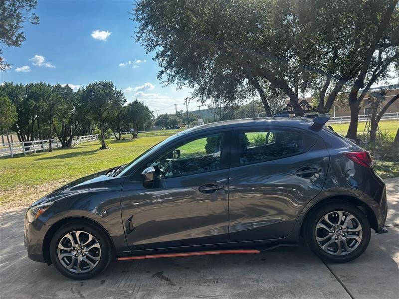 Toyota Yaris LE Hatchback 2020