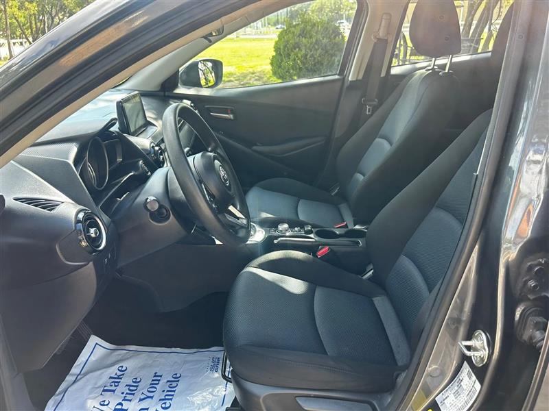 Toyota Yaris LE Hatchback 2020