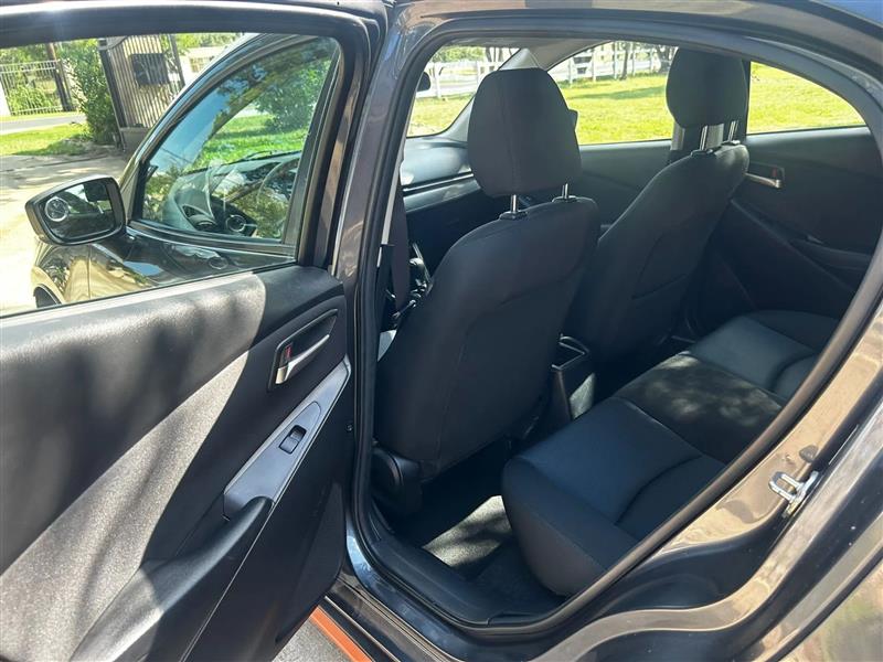 Toyota Yaris LE Hatchback 2020