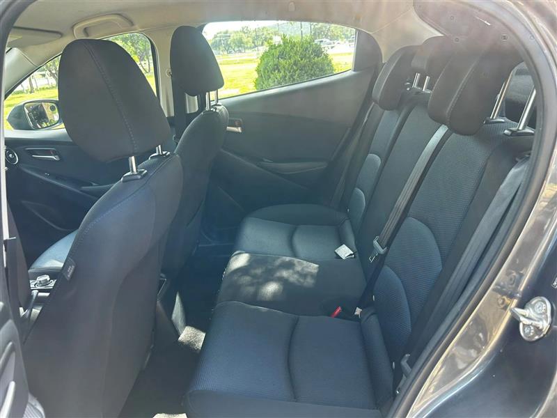 Toyota Yaris LE Hatchback 2020