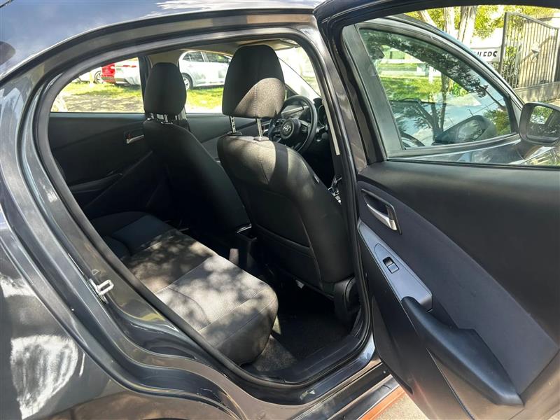 Toyota Yaris LE Hatchback 2020