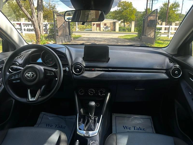 Toyota Yaris LE Hatchback 2020