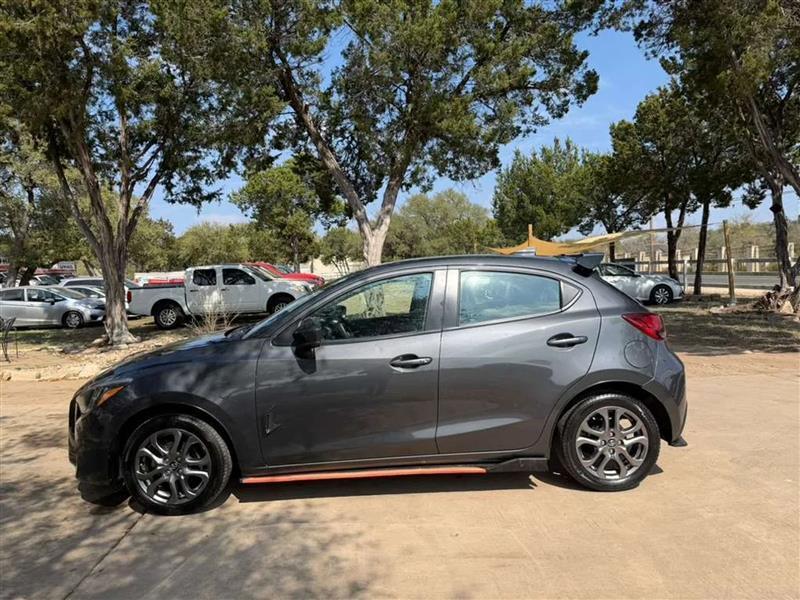 Toyota Yaris LE Hatchback 2020