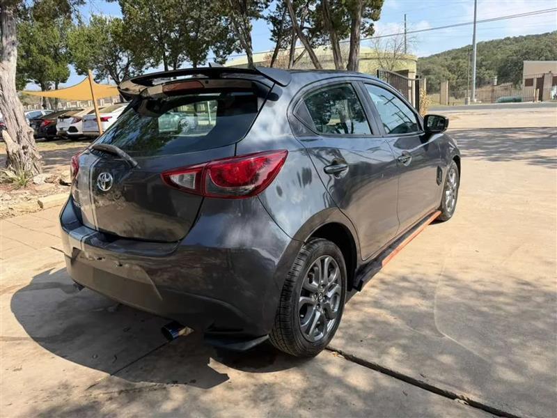 Toyota Yaris LE Hatchback 2020
