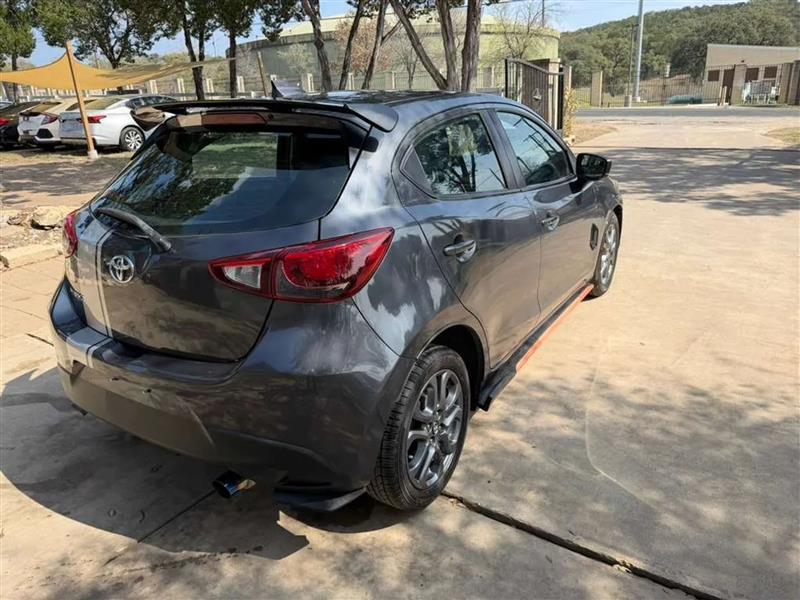 Toyota Yaris LE Hatchback 2020