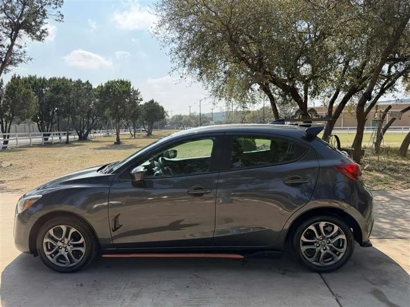 Toyota Yaris LE Hatchback 2020