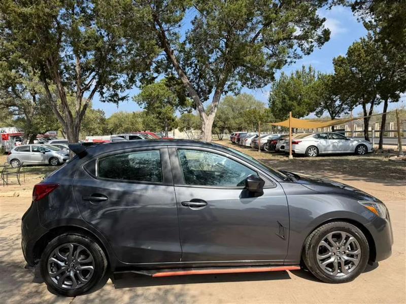 Toyota Yaris LE Hatchback 2020