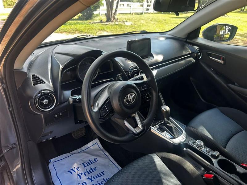 Toyota Yaris LE Hatchback 2020