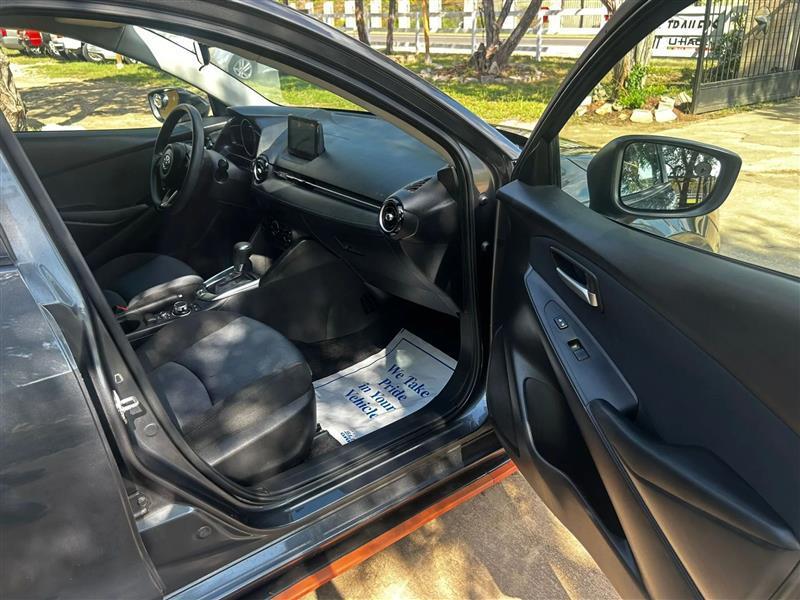 Toyota Yaris LE Hatchback 2020