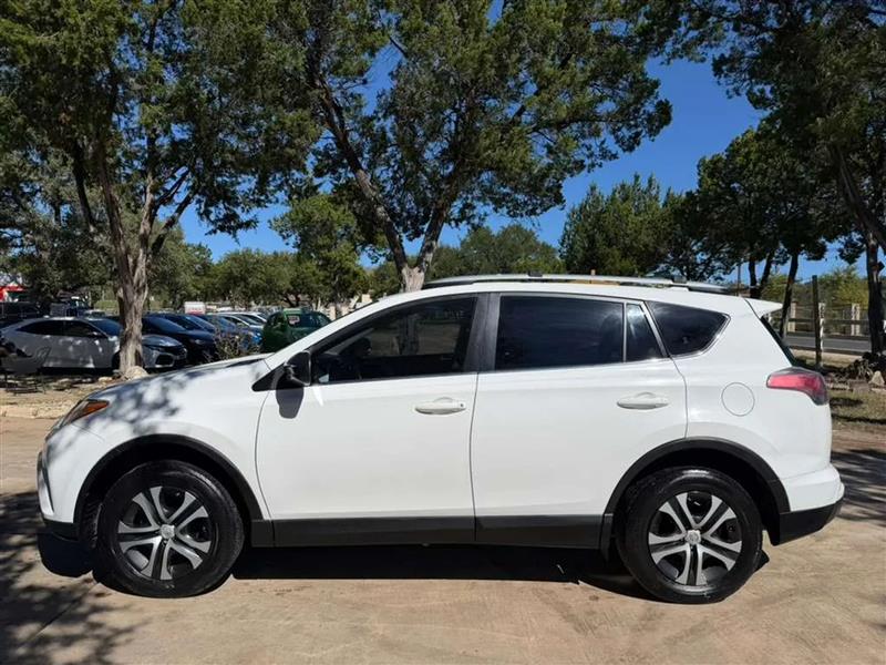 Toyota RAV4 LE FWD 2016
