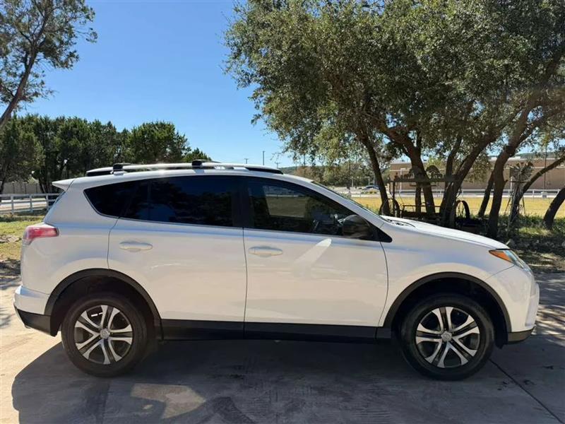 Toyota RAV4 LE FWD 2016