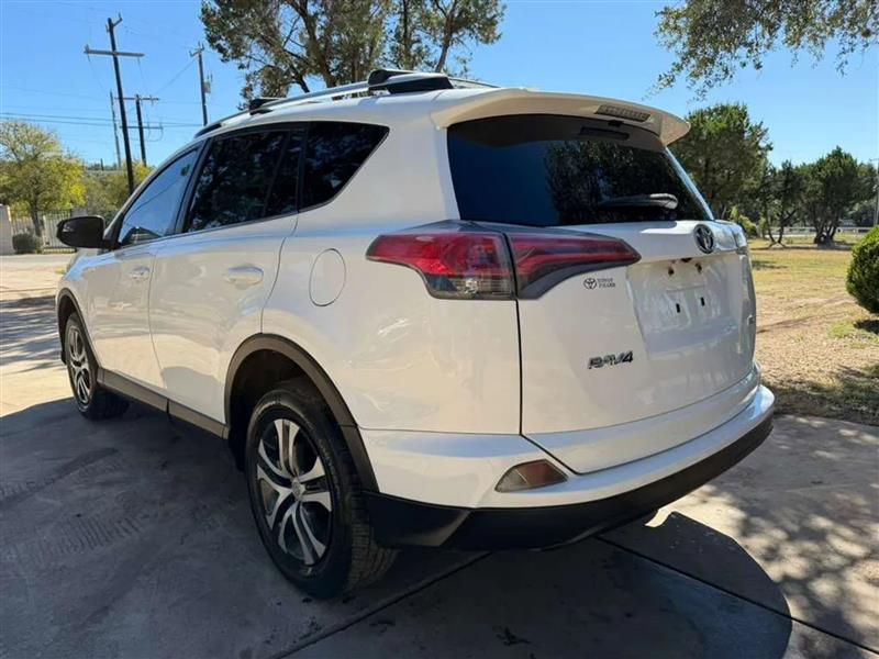 Toyota RAV4 LE FWD 2016