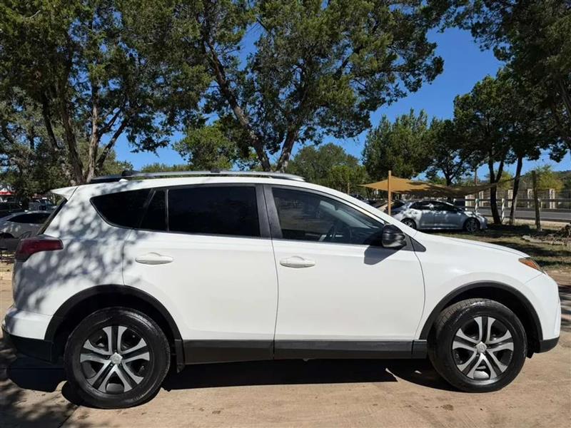 Toyota RAV4 LE FWD 2016