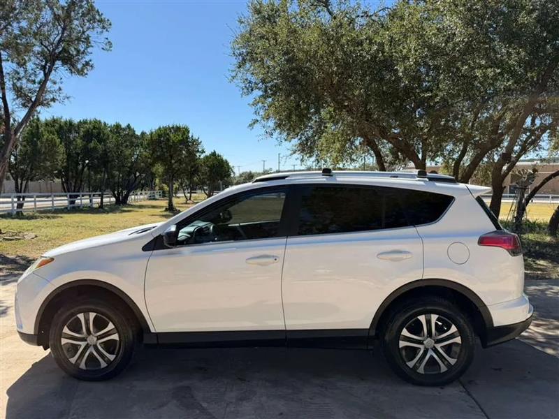 Toyota RAV4 LE FWD 2016