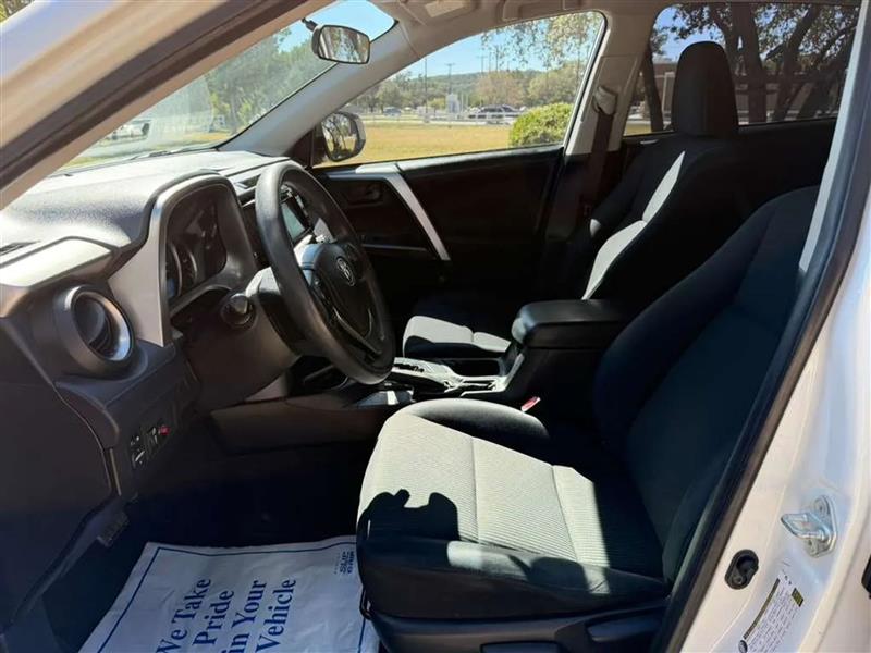 Toyota RAV4 LE FWD 2016