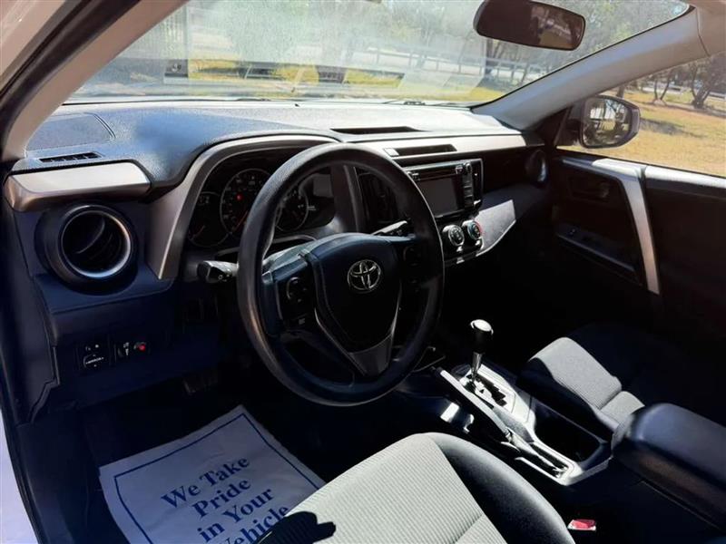 Toyota RAV4 LE FWD 2016
