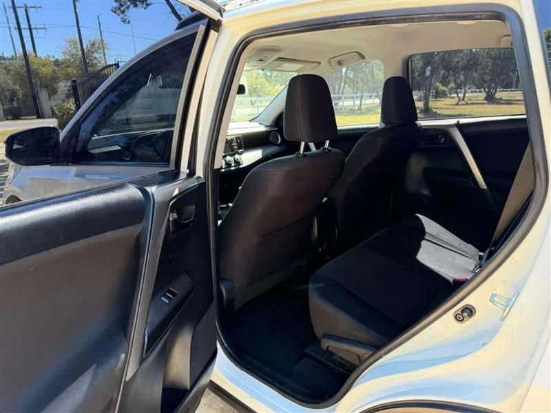 Toyota RAV4 LE FWD 2016