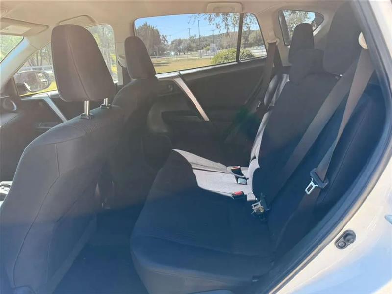 Toyota RAV4 LE FWD 2016