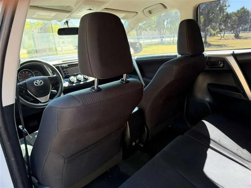 Toyota RAV4 LE FWD 2016