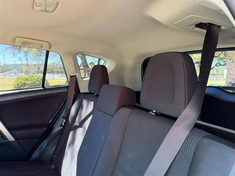 Toyota RAV4 LE FWD 2016