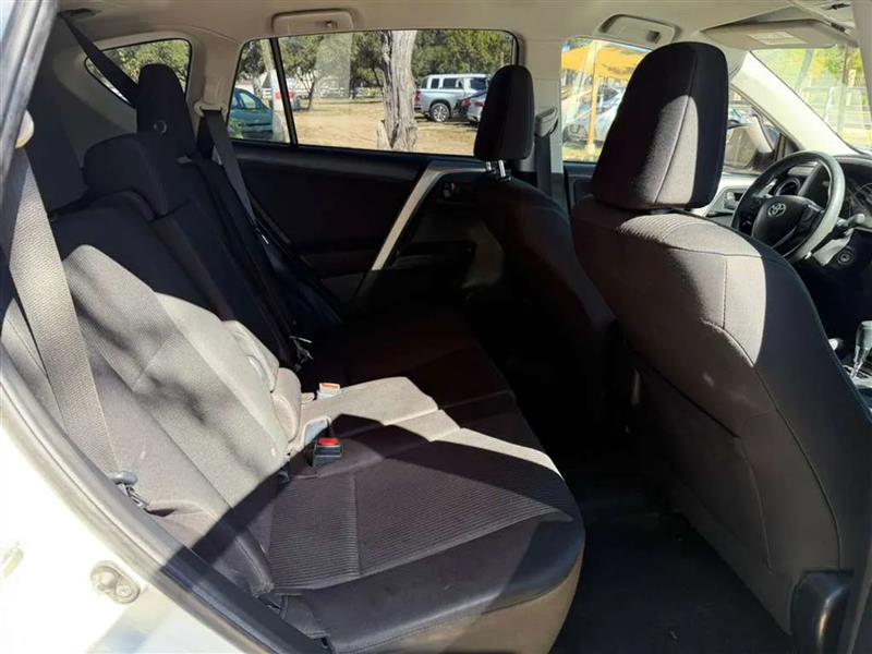 Toyota RAV4 LE FWD 2016